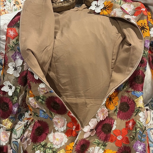 Elliatt Floral Appliqué Mini Dress - Rare Find - Picture 6 of 7